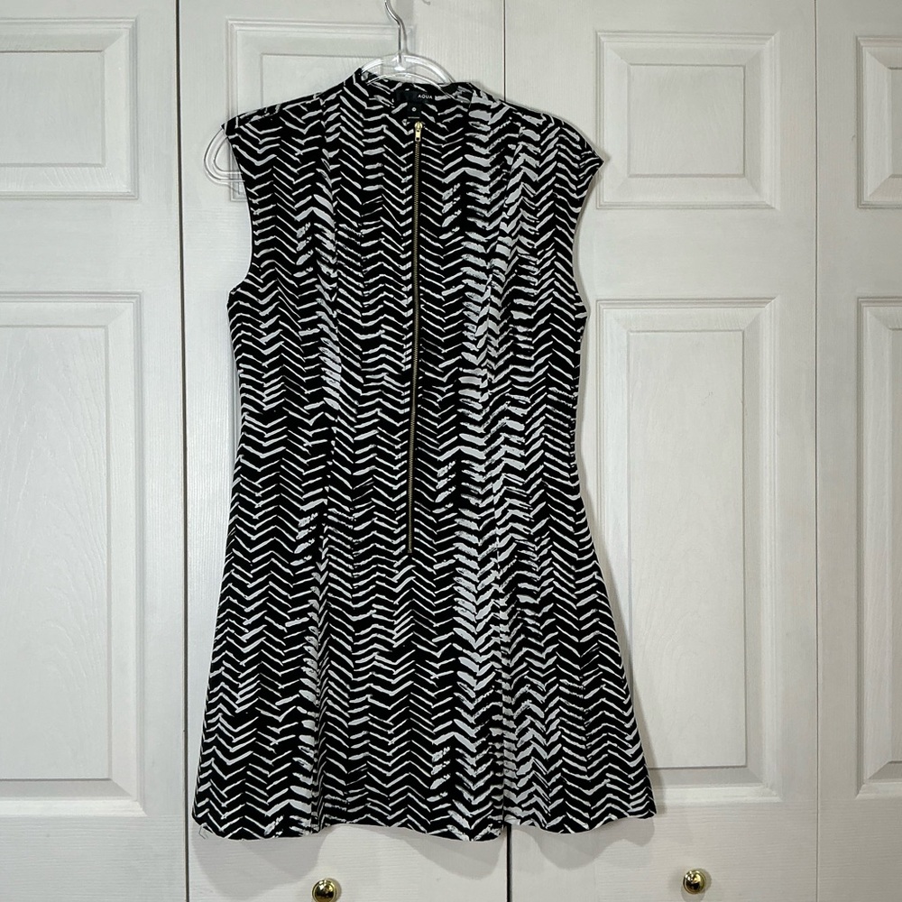 🤎 Aqua Black and White Sleeveless Zipper Front Dress - Size Medium